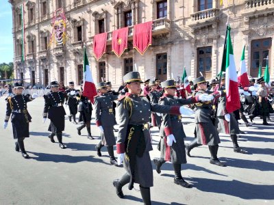 Participan 51 escuelas en desfile de Independencia en Chihuahua