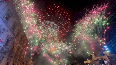 Coronan espectaculares juegos pirotécnicos celebración del Grito 