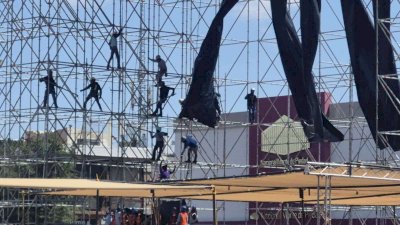 Desmontan escenario del Grito en la Plaza del Ángel 