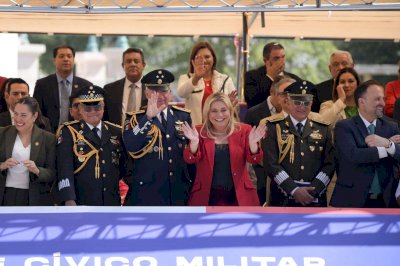 Desfilan casi 5 mil participantes en celebración de Independencia
