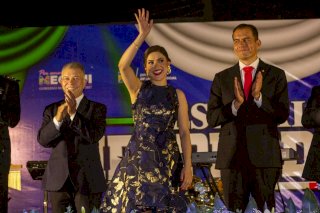 Da Miriam Soto último Grito de Independencia ante miles en Meoqui 