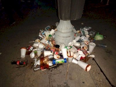 Deja el Grito grandes cantidades de basura en calles del centro 