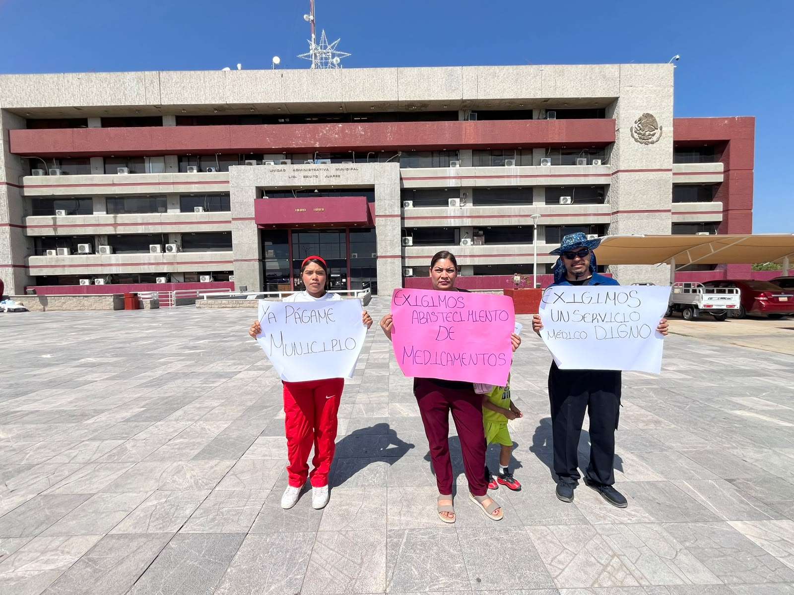 Denuncian pensionados falta de cobertura médica y trabas administrativas en Municipio 
