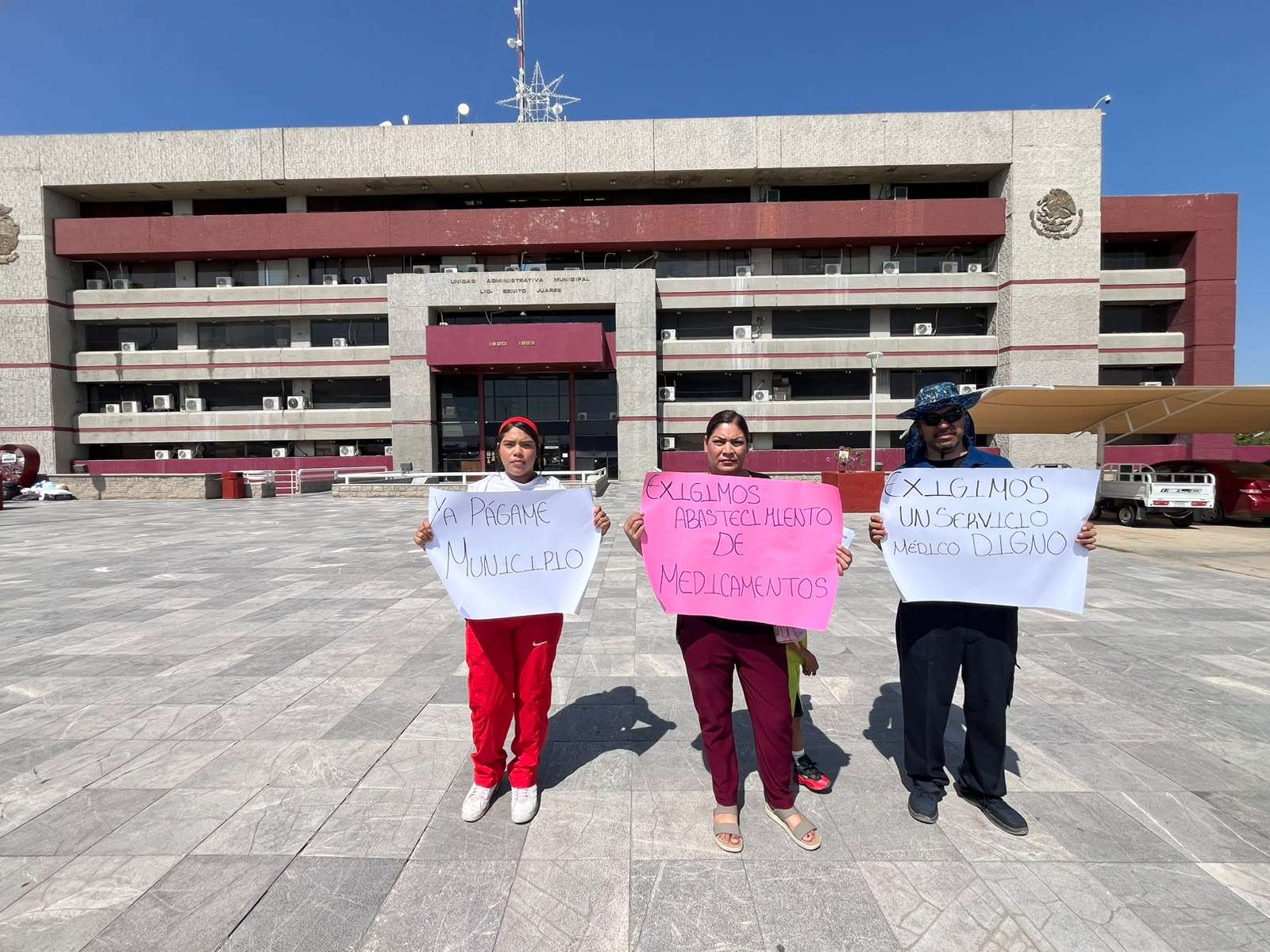 Denuncian pensionados falta de cobertura médica y trabas administrativas en Municipio 