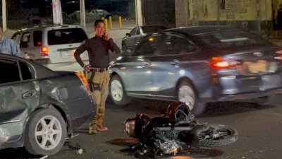 Choca motociclista con Altima en Las Industrias
