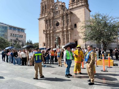 Realiza Congreso simulacro sísmico; evacúan a 260 empleados 