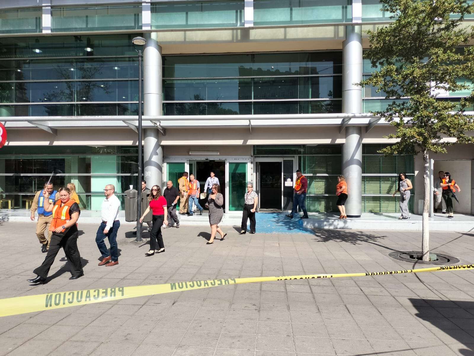 Realiza Congreso simulacro sísmico; evacúan a 260 empleados 