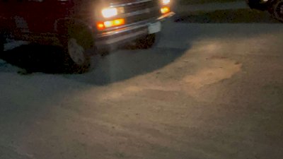 Reportan tres baches en la colonia 2 de junio