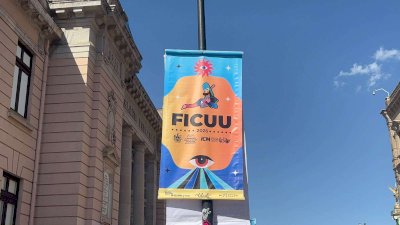 Instalan pendones del Ficcu en el Centro Histórico