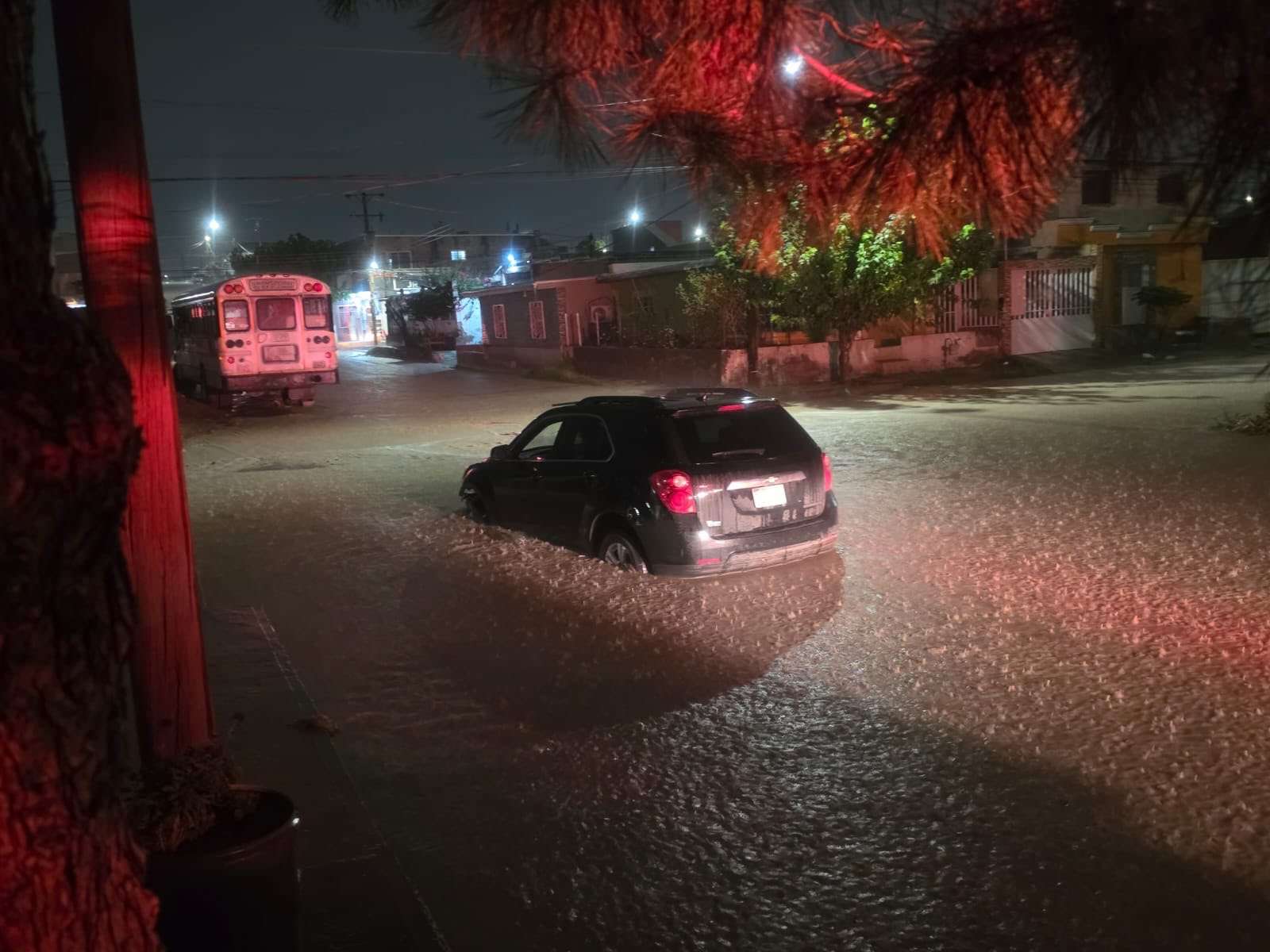Mantienen alerta por tormentas y advierten por riesgo en corrientes de agua