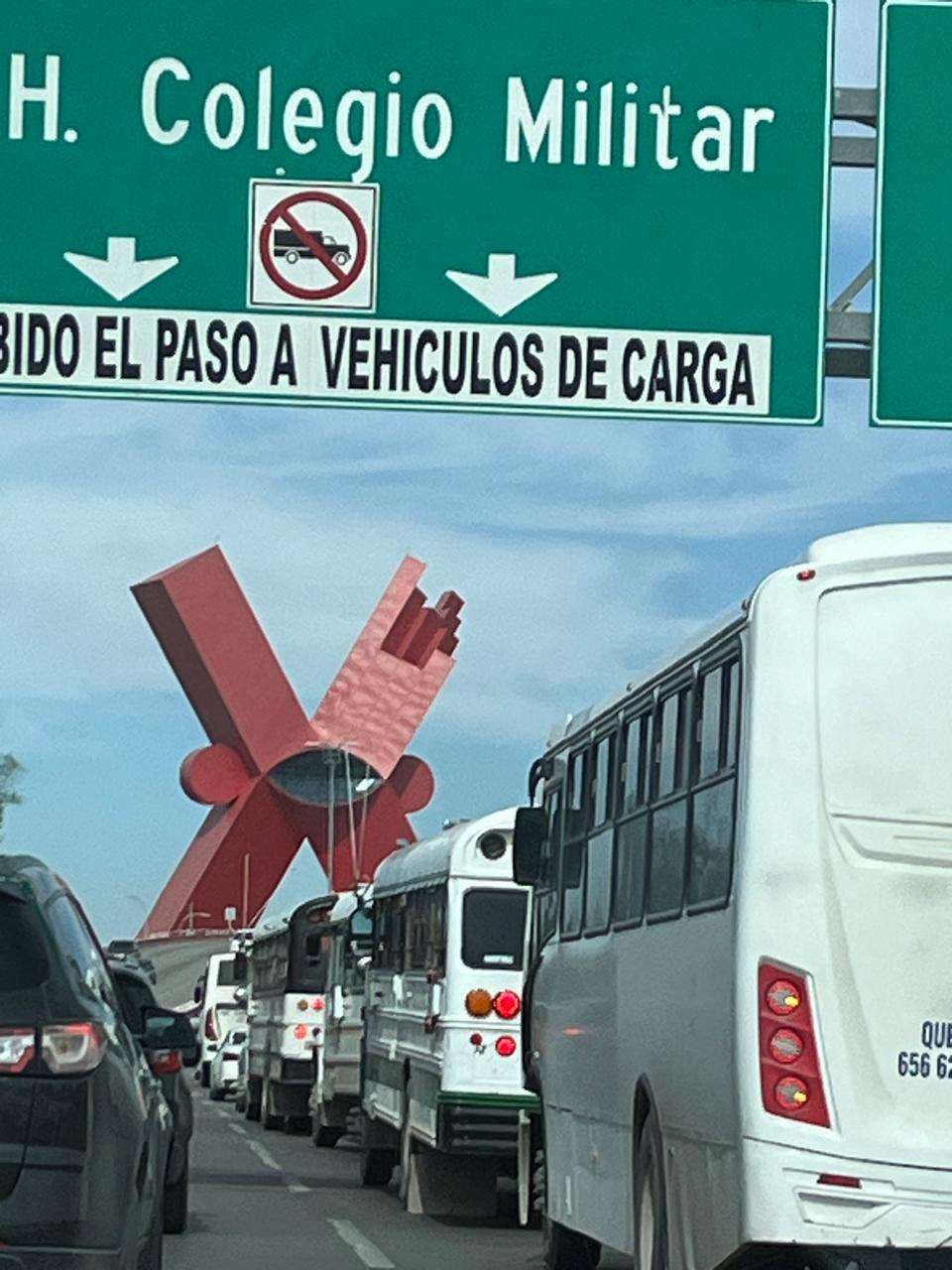 Llegan contingentes de distintos municipios a la X 