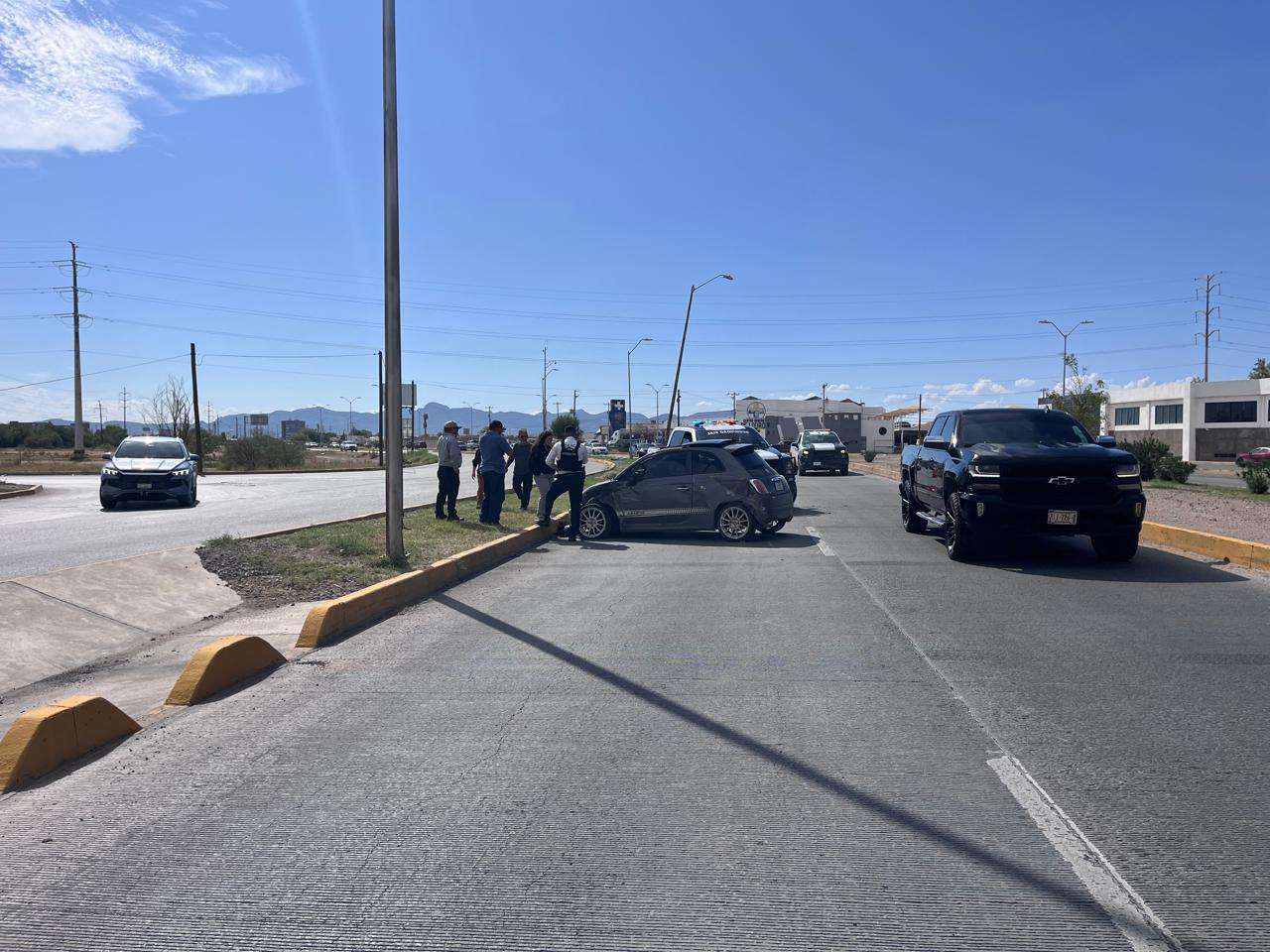 Vuelca auto tras perder el control en la Francisco Villarreal Torres