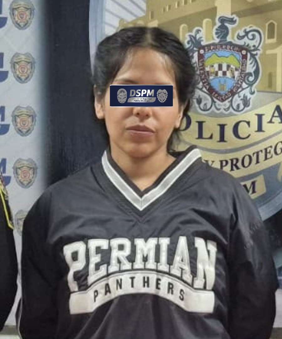 Detienen Municipales a mujer con droga en Punta Oriente