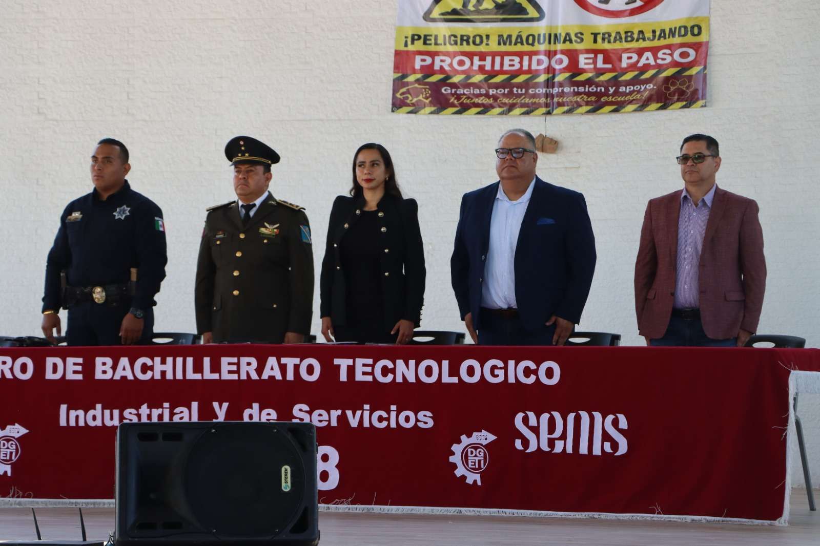 Entrega Gobernación Bandera Nacional a escolta del CBTIS 128