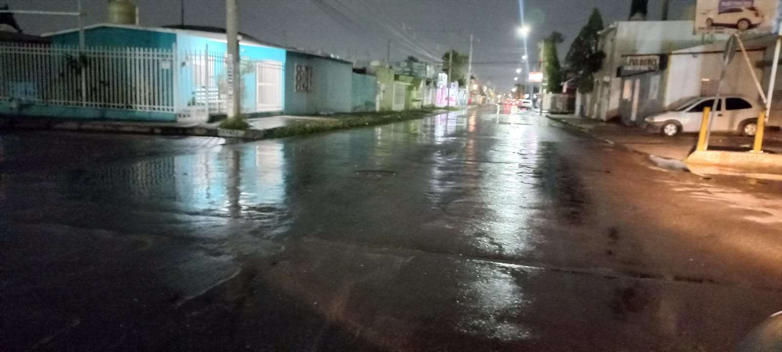 Refresca lluvia la ciudad; piden extremar precauciones 