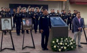 Rinden homenaje a bomberos caídos en la calle Libertad 