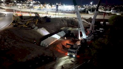 Trasladan de madrugada dos vigas para nueva Gaza en Teófilo Borunda
