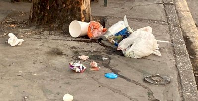 Se acumula basura de nueva cuenta en calles del Centro