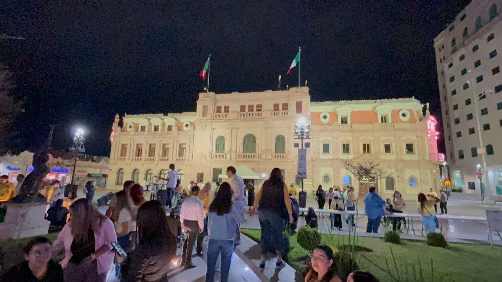 Realizan caminata Luces por la vida en Plaza de Armas