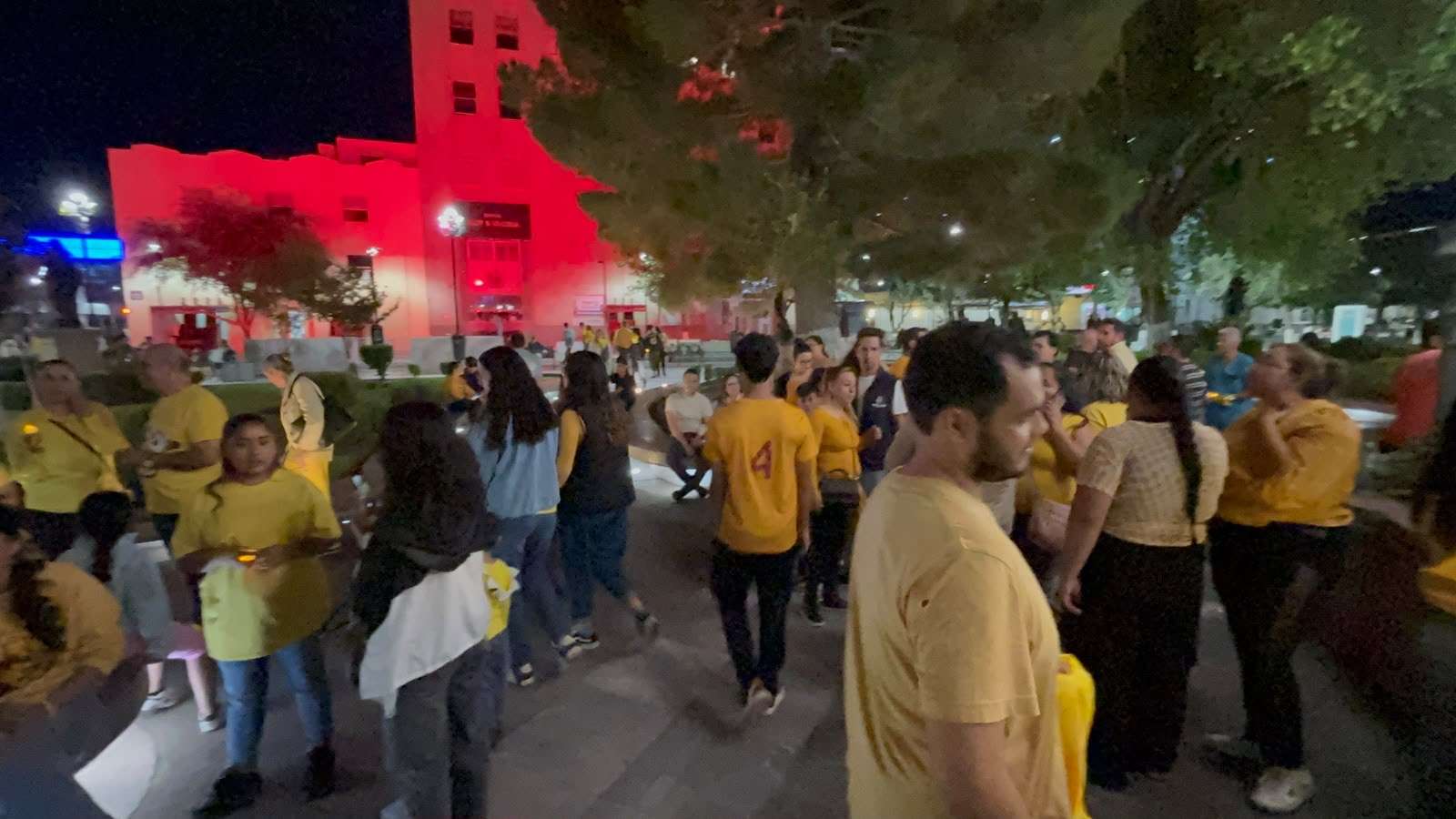 Realizan caminata Luces por la vida en Plaza de Armas