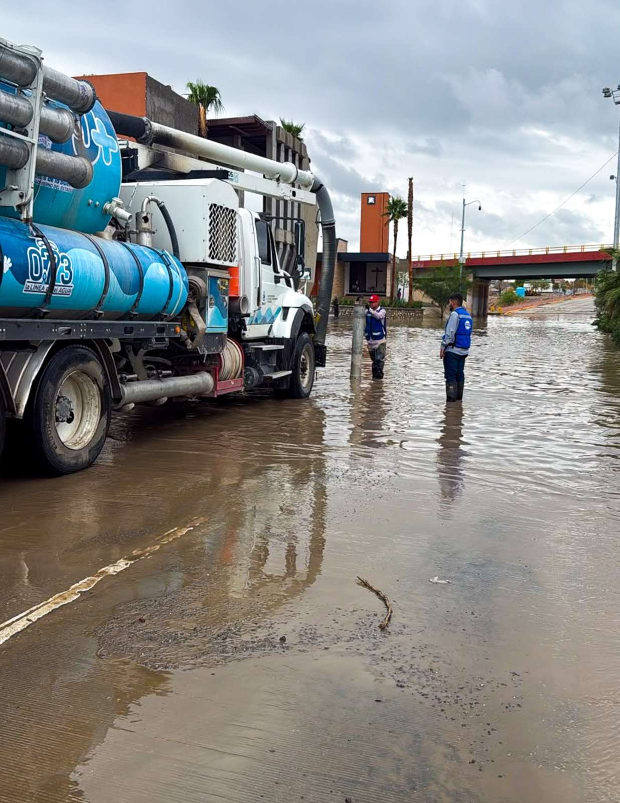 Atiende JMAS contingencia con maquinaria especializada 