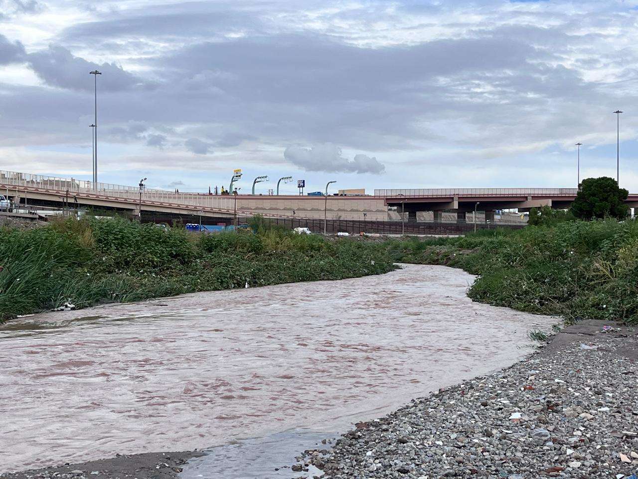 Río Bravo vuelve a llevar agua tras intensas lluvias