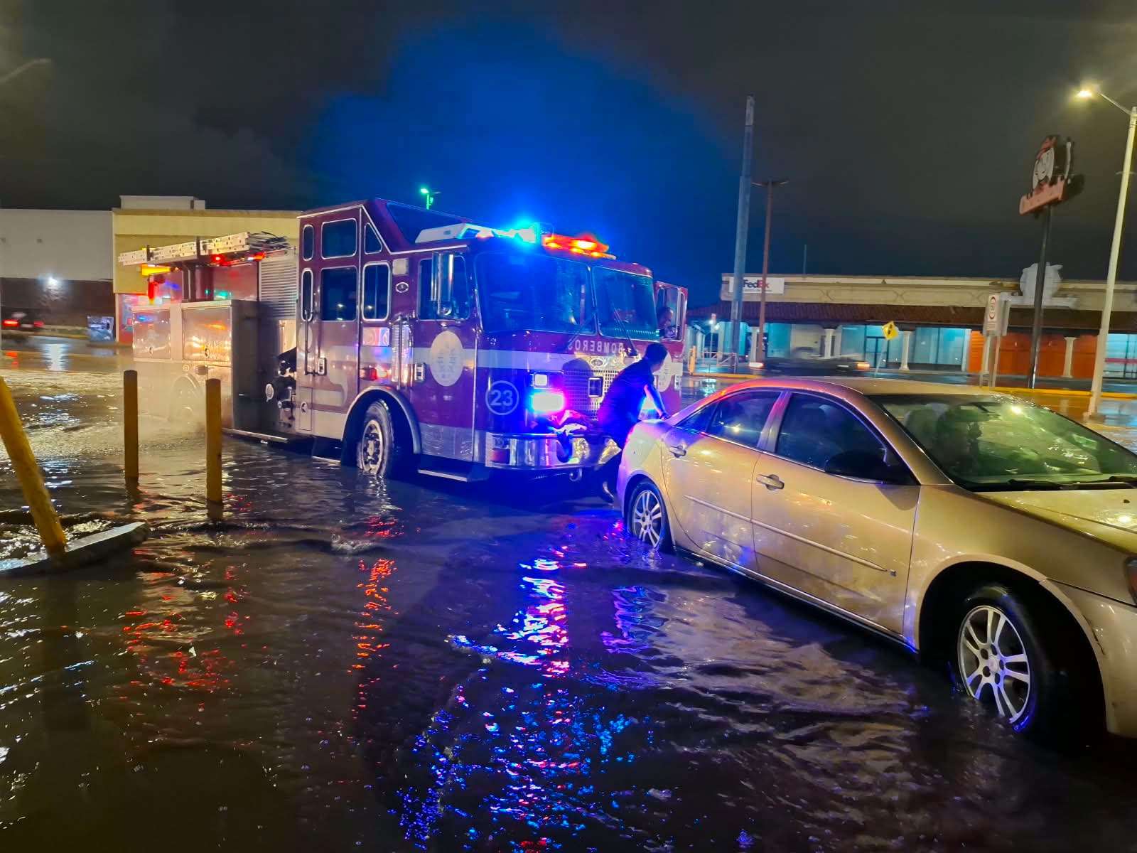 Mantienen cerrados 13 puntos por acumulación de agua 