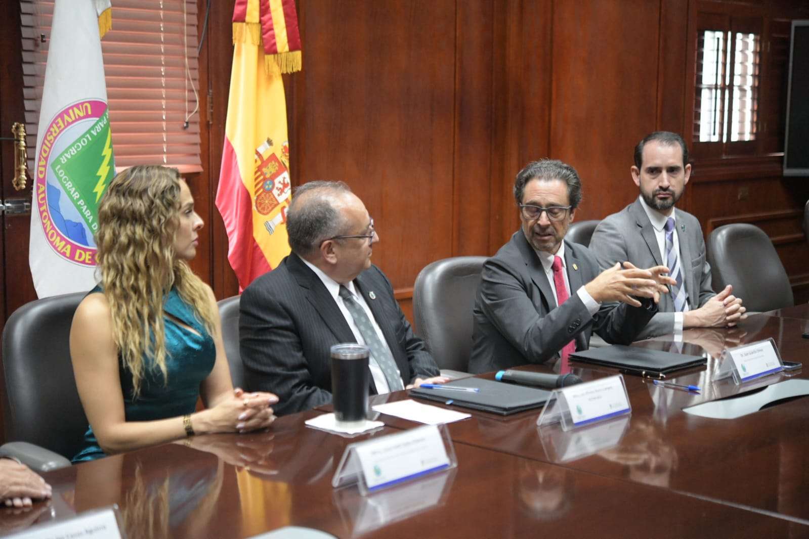 Formalizan Uach y Universidad de Barcelona convenio de movilidad