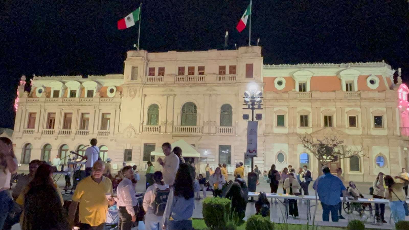 Realizan caminata Luces por la vida en Plaza de Armas