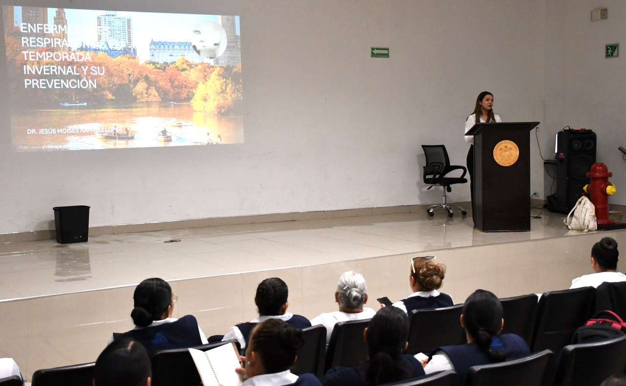 Capacitan a personal de enfermería en manejo y aplicación segura de vacunas