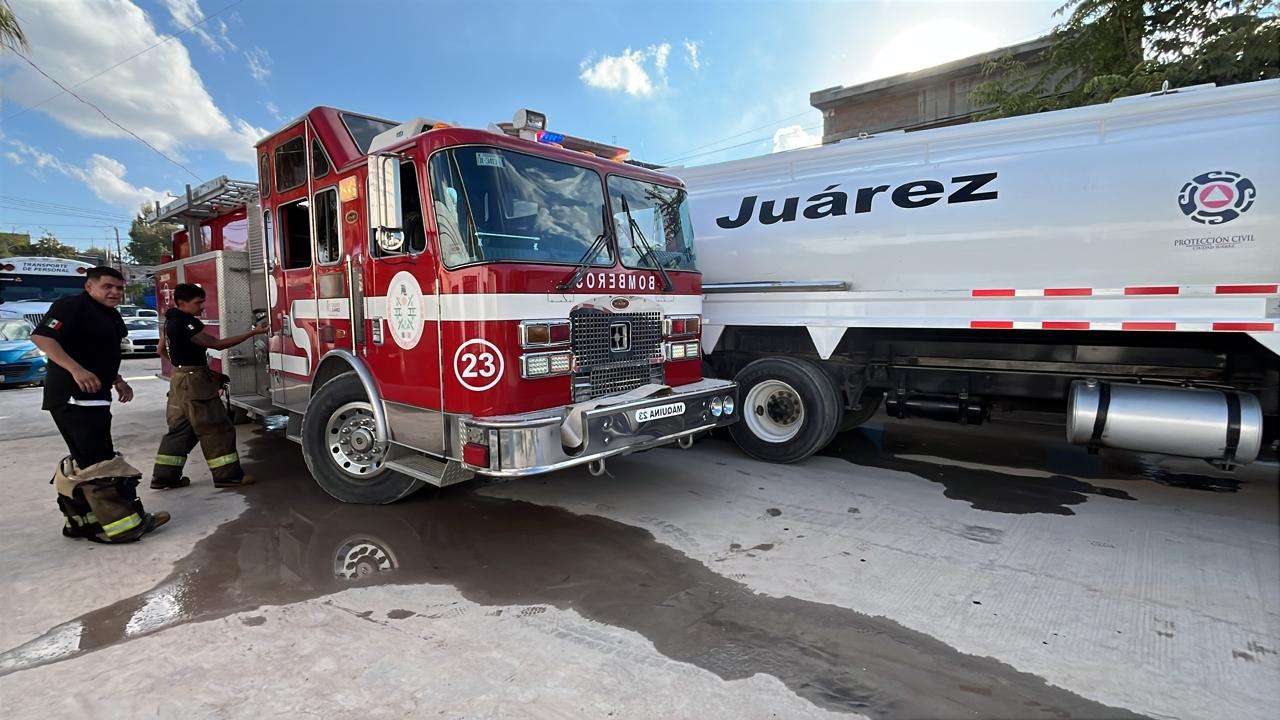 Rescatan a mujer de la tercera edad de incendio en la Luis Olague