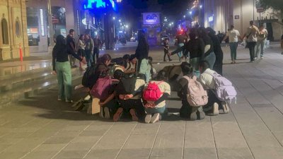 Se empalman manifestación y baile en Plaza de Armas