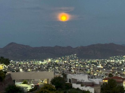 Deslumbra la luna tras las lluvias en Chihuahua
