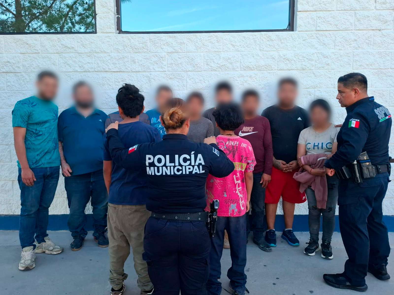 Detienen a dos por secuestro; rescatan a 11 personas