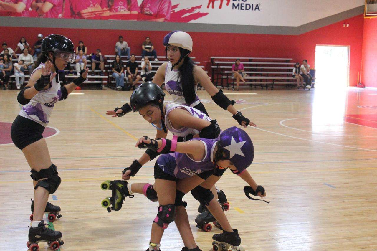 Realizan scrimmage de Roller Derby en el Bertha Chiu
