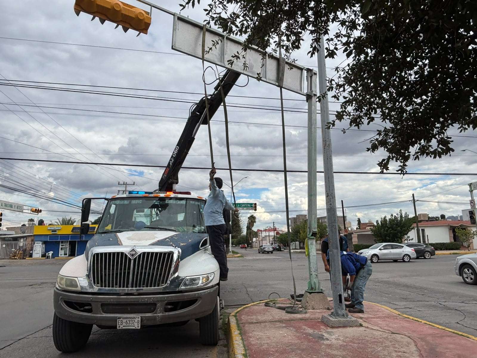 Vencen vientos y lluvia semáforo de la Río de Janeiro