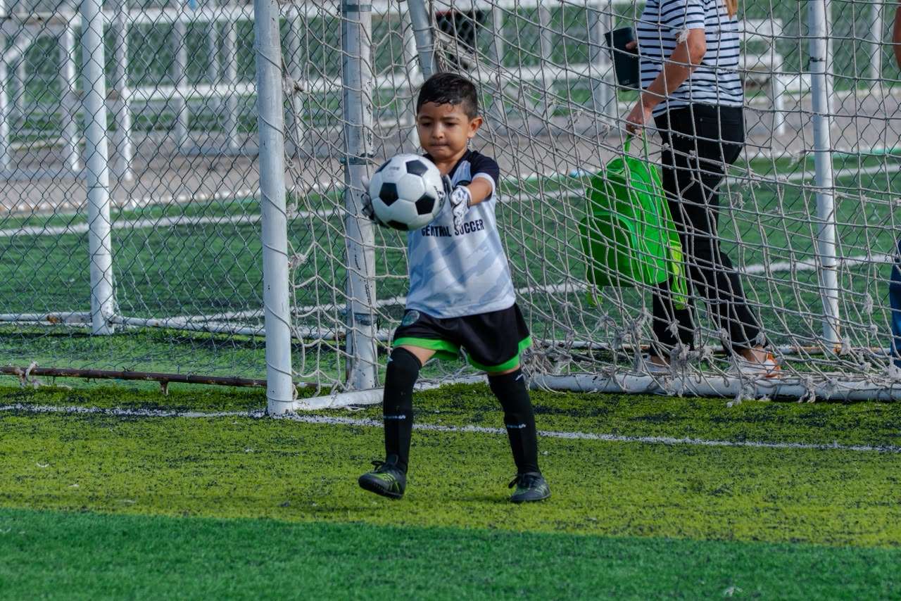 Coronan a campeones del torneo de Escuelas Oficiales de FC Juárez