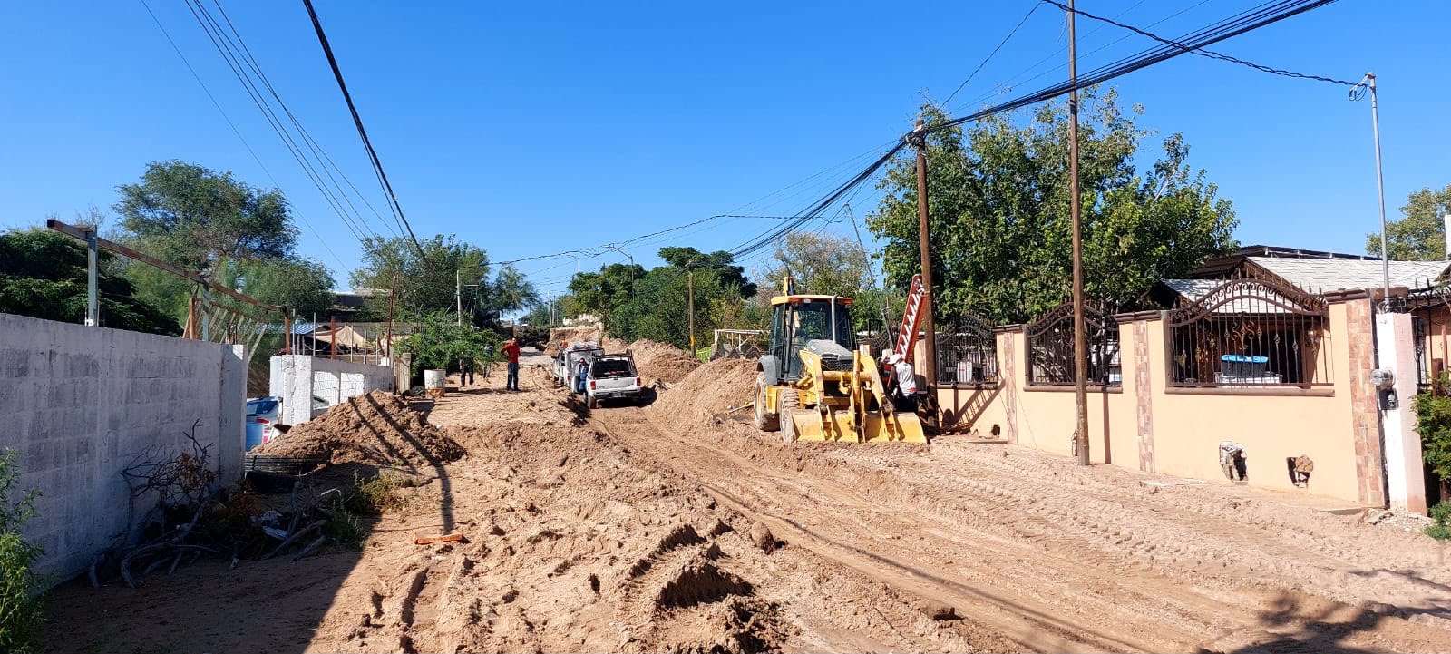 Despliegan maquinaria y personal en zonas afectadas por lluvias