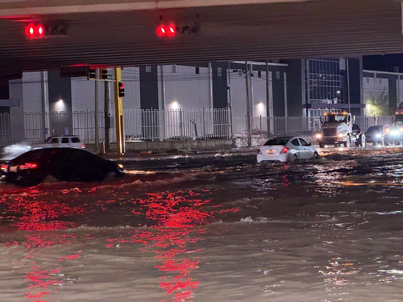 Lluvias provocan fuerte inundación en Juárez-Porvenir y bulevar Independencia