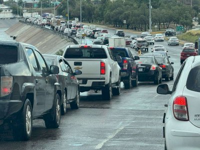 Paraliza kilométrico caos vial la avenida Teófilo Borunda