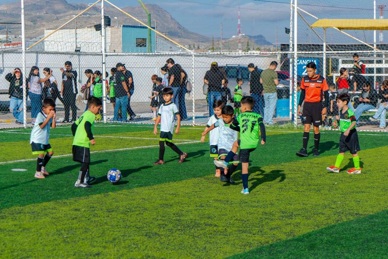 Coronan a campeones del torneo de Escuelas Oficiales de FC Juárez