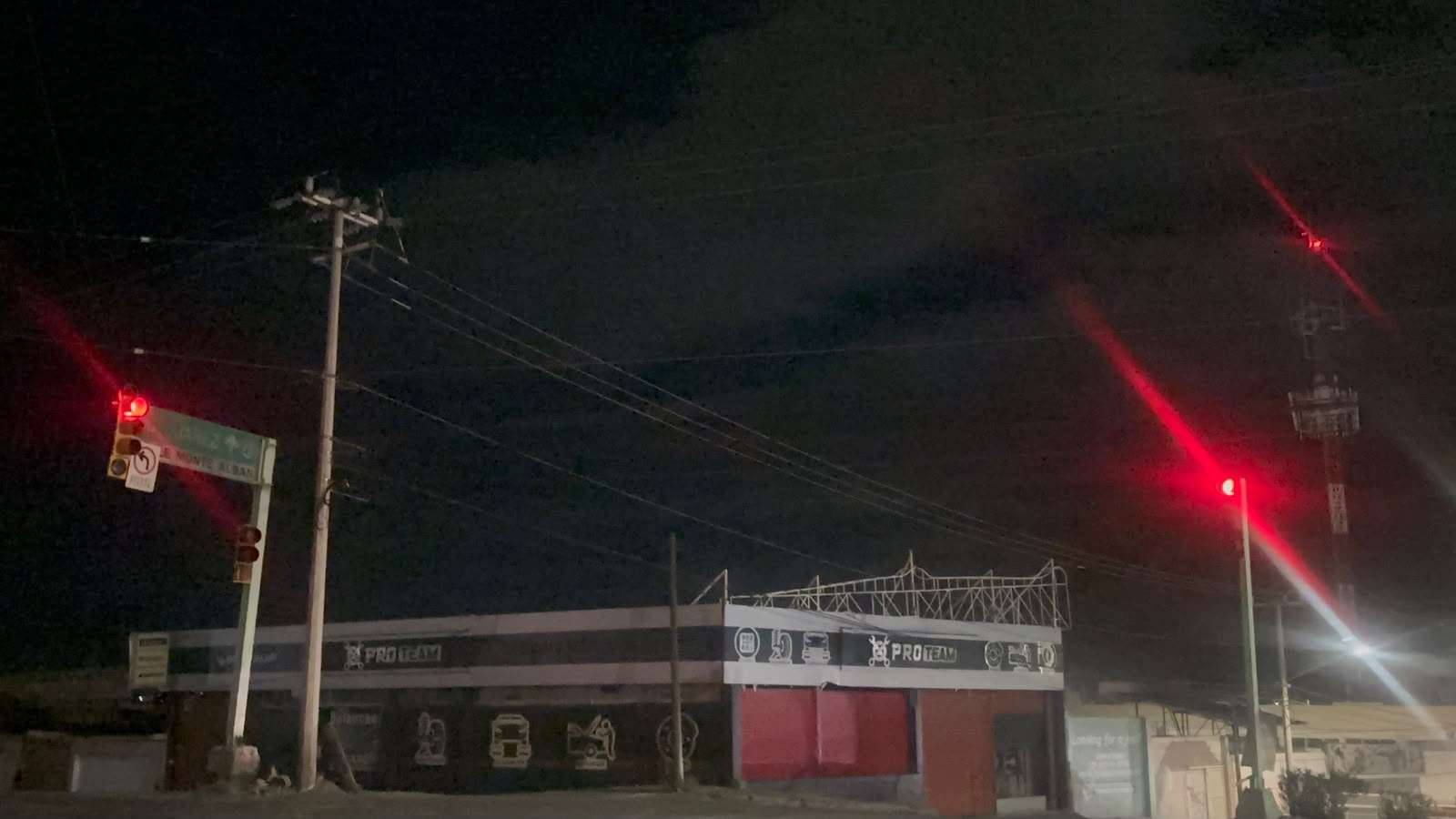 Reportan fallas en semáforos y caos vial en la Heroico y Monte Albán