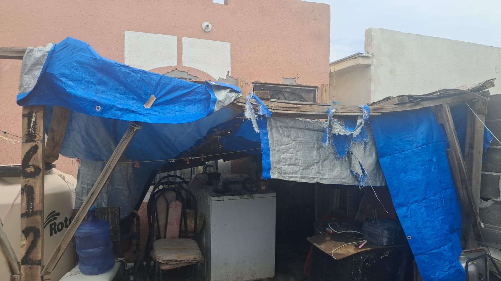 Rescatan a madre e hija tras derrumbe de tejabán en Senderos del Sol