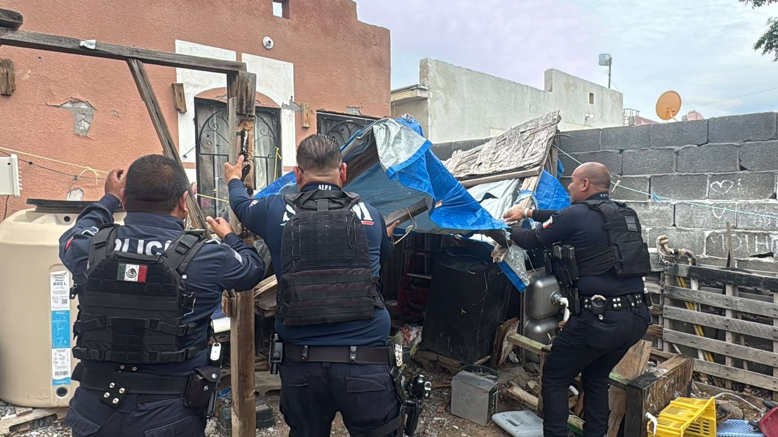 Rescatan a madre e hija tras derrumbe de tejabán en Senderos del Sol