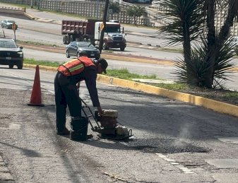 Realizan bacheo en Periférico de la Juventud y Politécnico Nacional