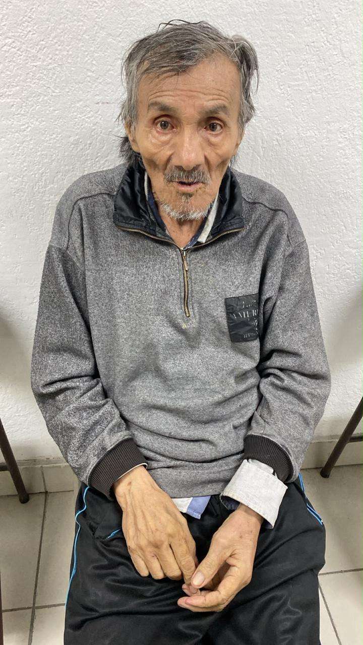 Piden apoyo de la comunidad para encontrar a familia de adulto mayor