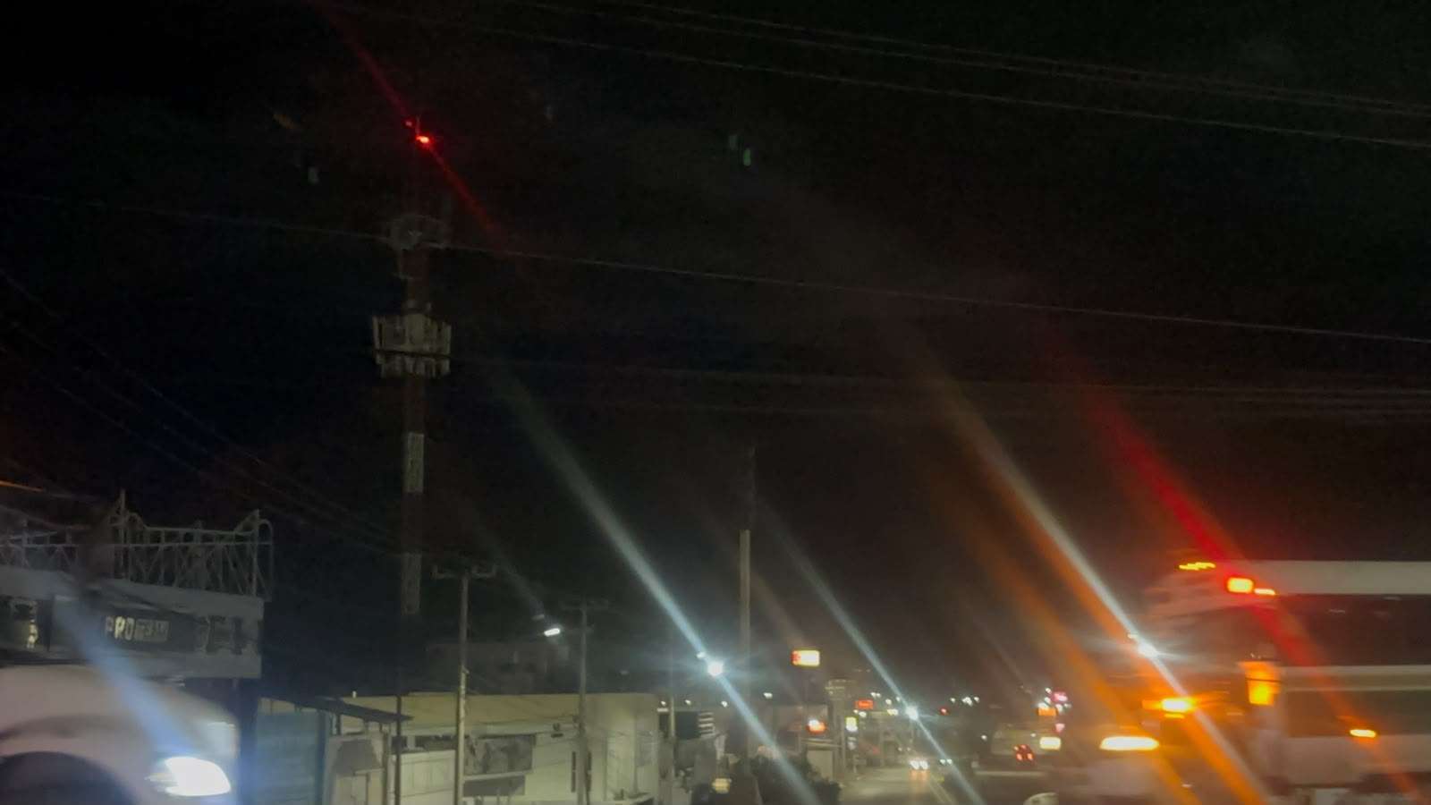 Reportan fallas en semáforos y caos vial en la Heroico y Monte Albán