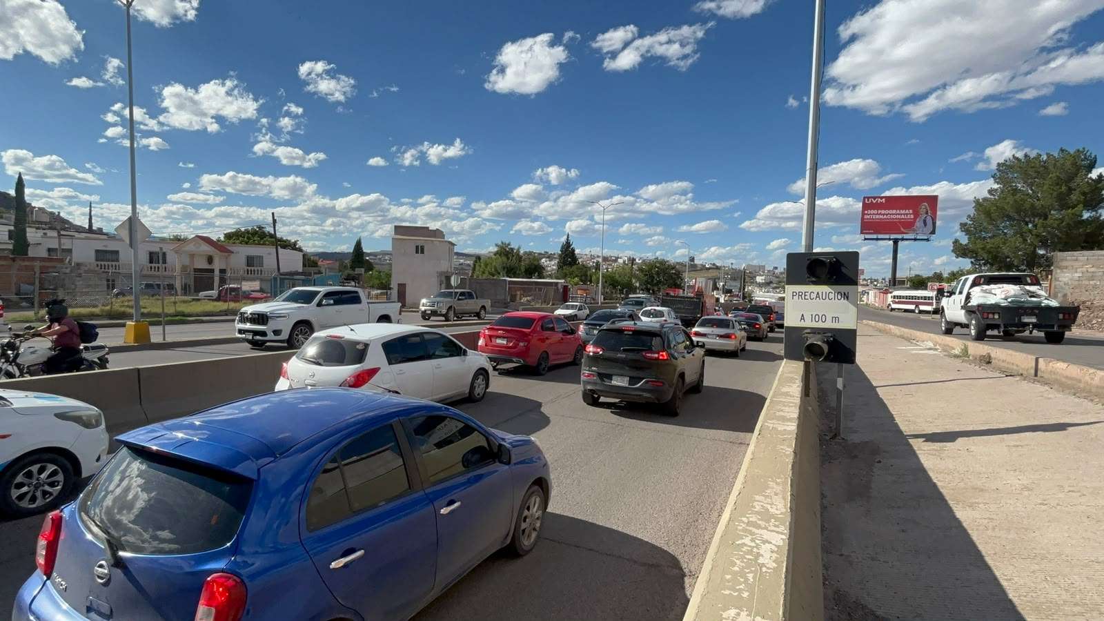 Genera caos vial choque en salida a Cuauhtémoc