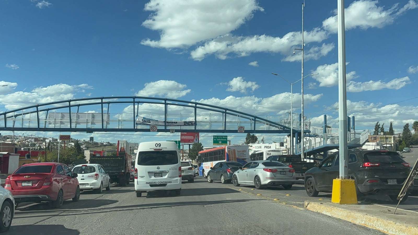 Genera caos vial choque en salida a Cuauhtémoc