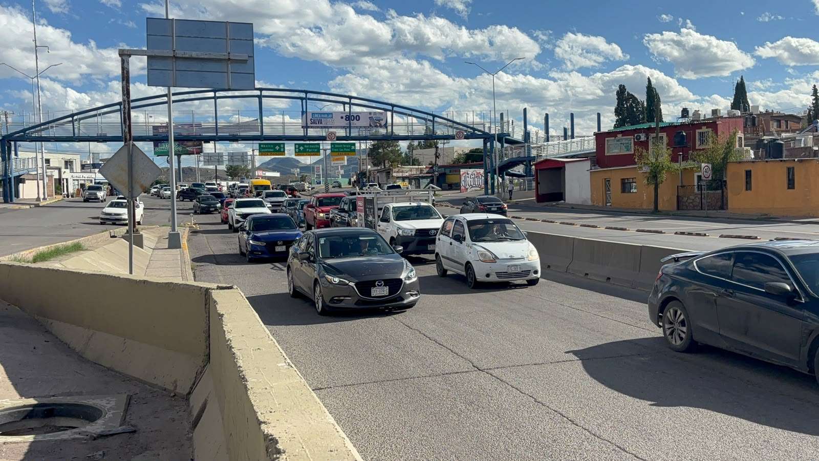 Genera caos vial choque en salida a Cuauhtémoc